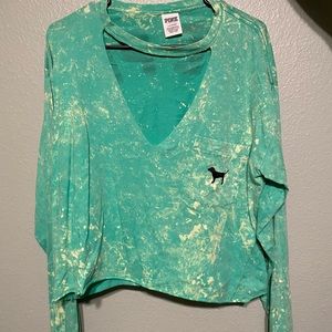 Green long sleeve v neck VS PINK top
